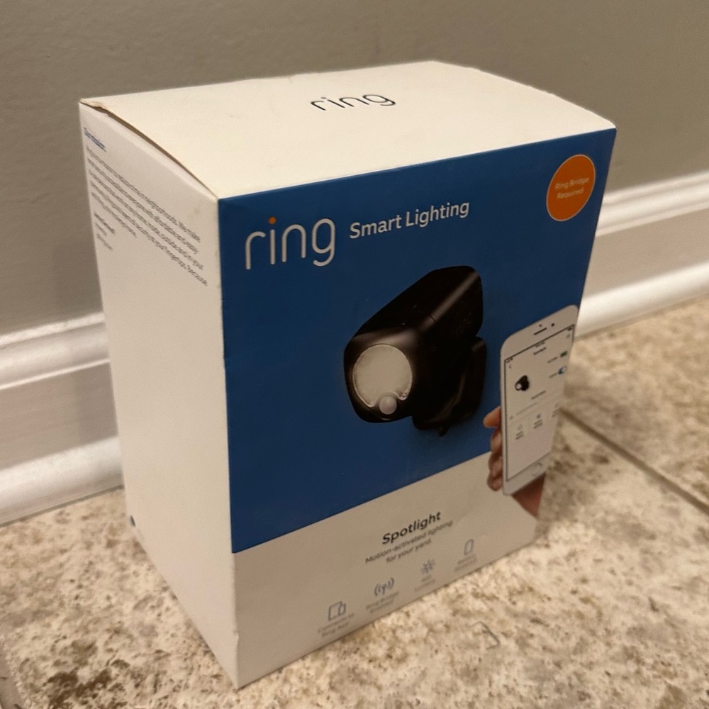 Ring Smart Lighting Spotlight Battery-Powered Motion Sensor Outdoor Light - Picture 2 of 7